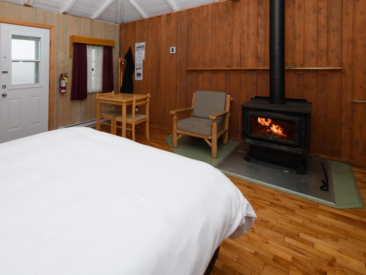 Au Pic De L'Aurore Motel-Chalets Perce Kültér fotó