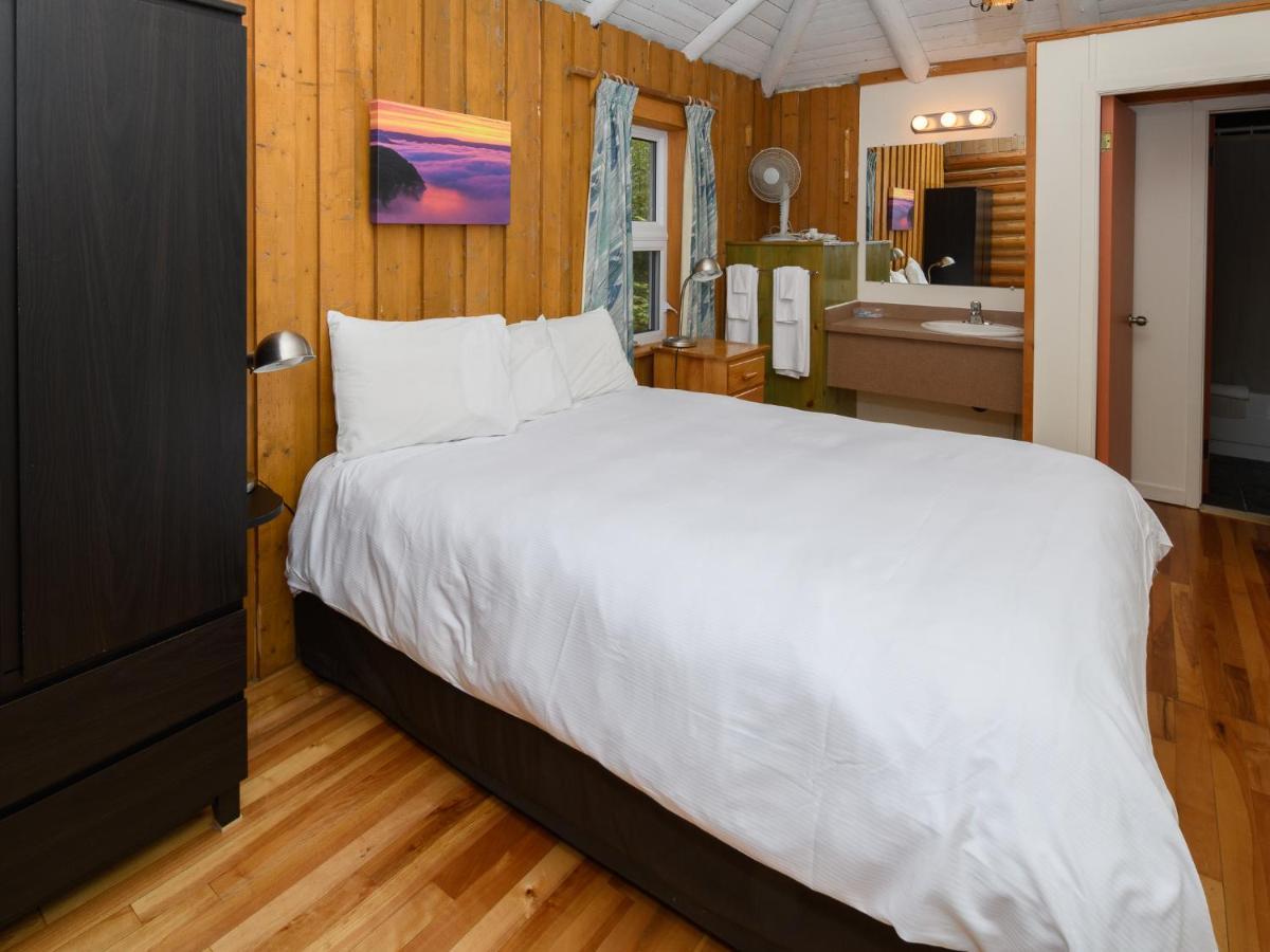 Au Pic De L'Aurore Motel-Chalets Perce Kültér fotó