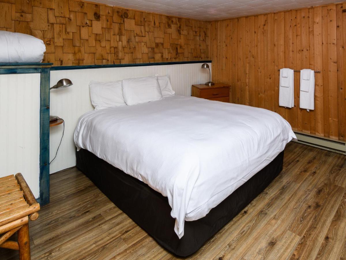 Au Pic De L'Aurore Motel-Chalets Perce Kültér fotó
