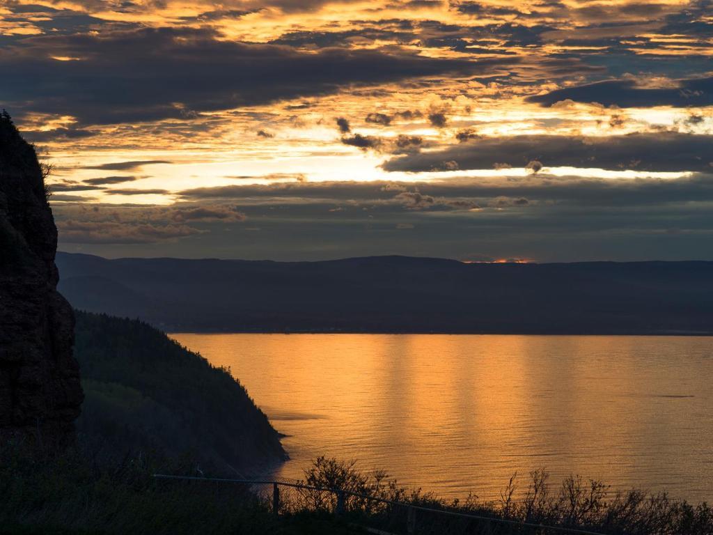 Au Pic De L'Aurore Motel-Chalets Perce Kültér fotó