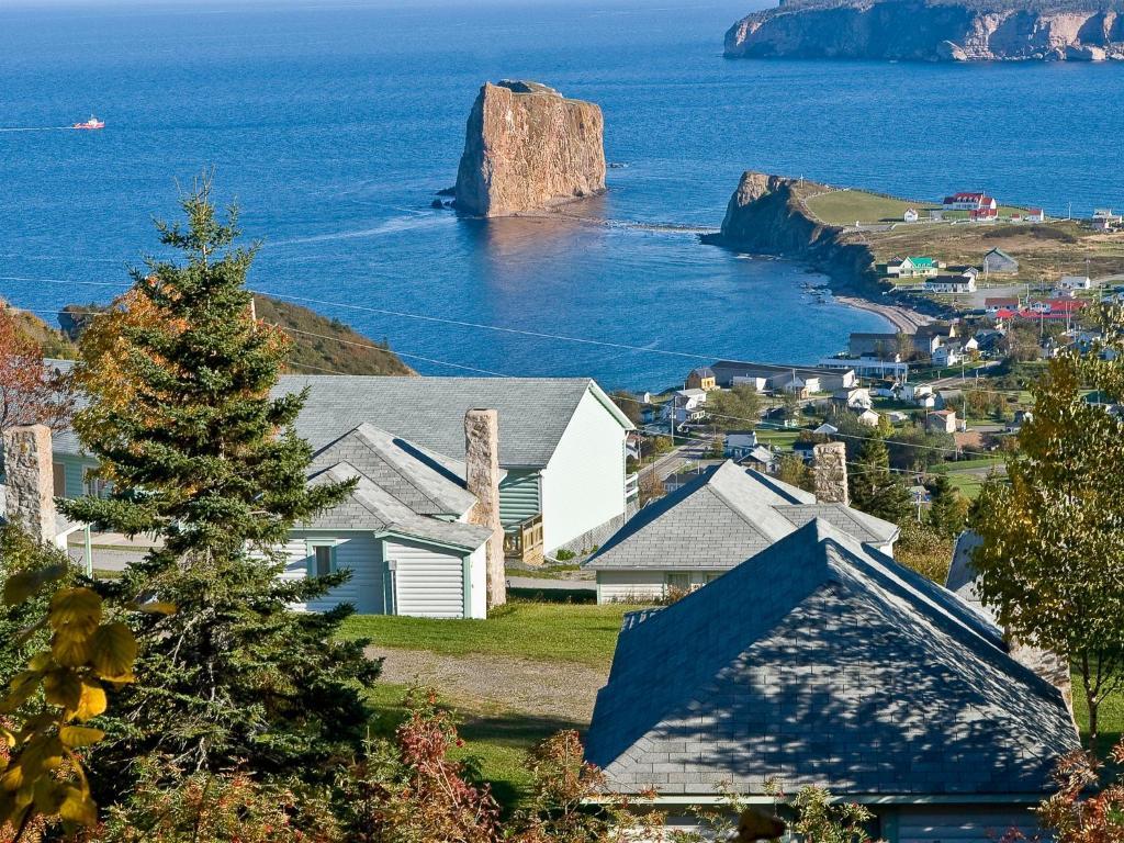 Au Pic De L'Aurore Motel-Chalets Perce Kültér fotó