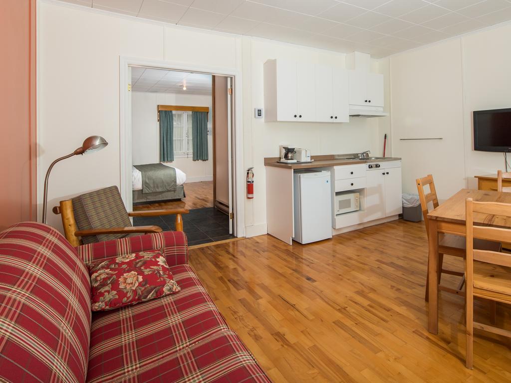 Au Pic De L'Aurore Motel-Chalets Perce Kültér fotó