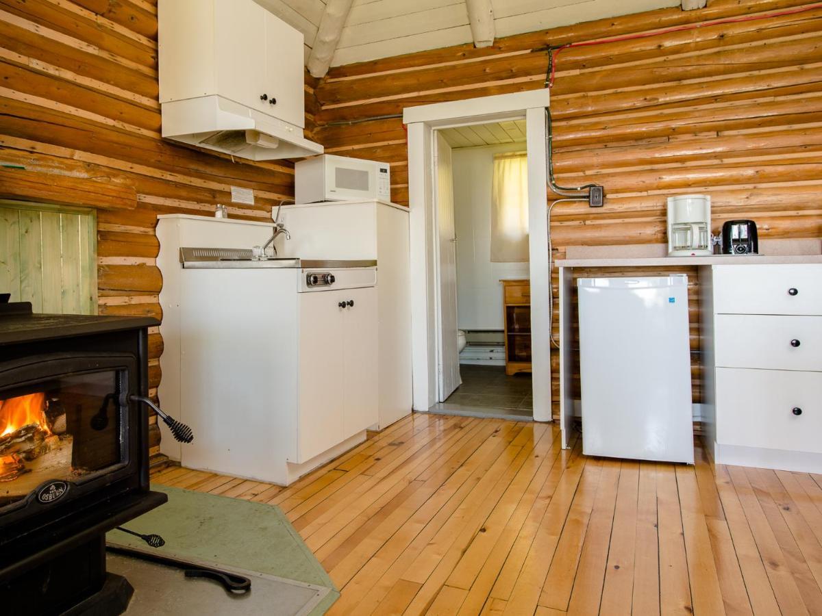 Au Pic De L'Aurore Motel-Chalets Perce Kültér fotó