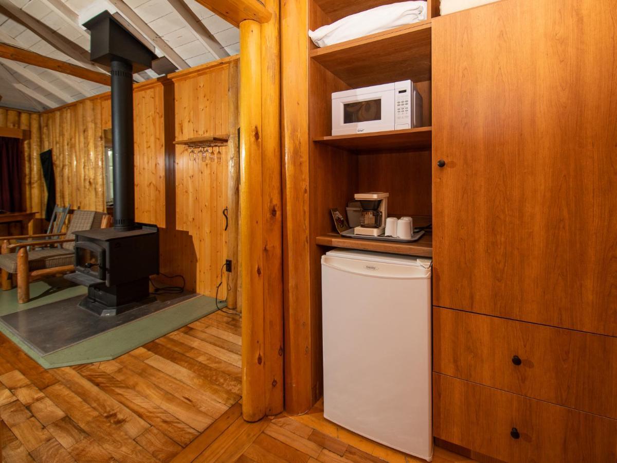 Au Pic De L'Aurore Motel-Chalets Perce Kültér fotó